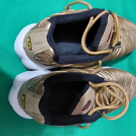 Sneaker - Picture 3 of 4